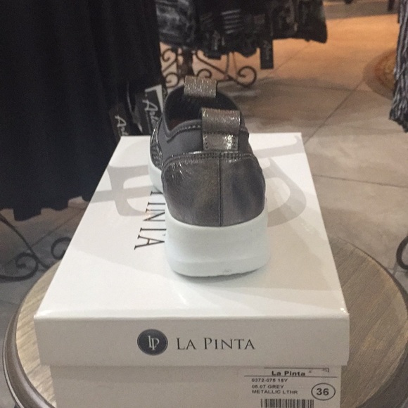 Metallic sneaker - Picture 3 of 5